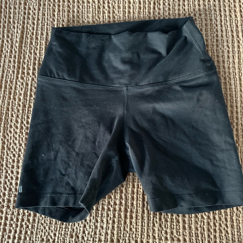 Nobull 6 inch biker shorts size small